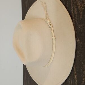 Ruggine Wool Brim Tan Women’s hat Leather
